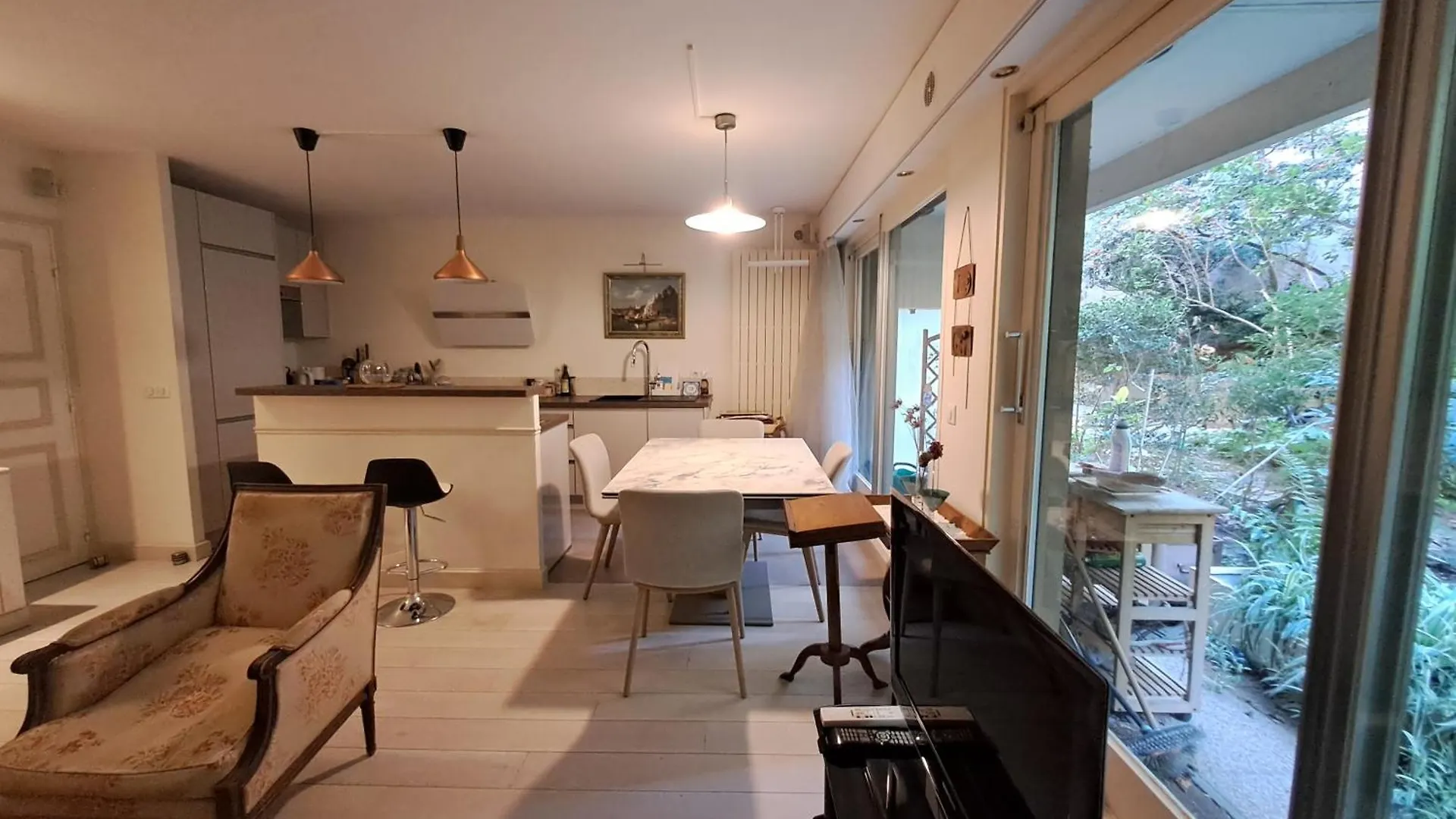 Apartment Salle - Ci - Avec Jardin - 6eme *